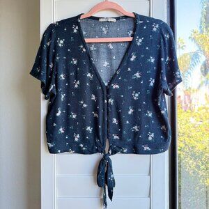 Active USA floral button down short sleeve crop top with bow in navy size large